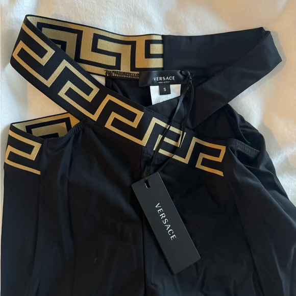 Greca Border Gym Sports Bra & leggings - Picture 10 of 13